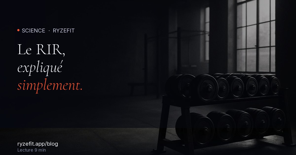 Rack de dumbbells dans un gym sombre — calibrage de l'effort en RIR